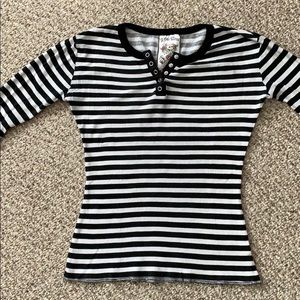 Super cute thermal long sleeve top!